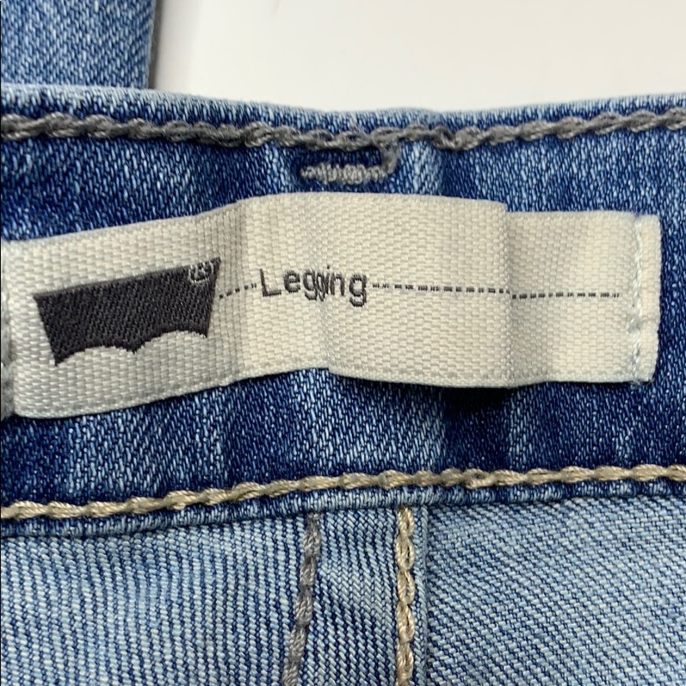 Levi’s skinny leg light wash jeans - Picture 7 of 8